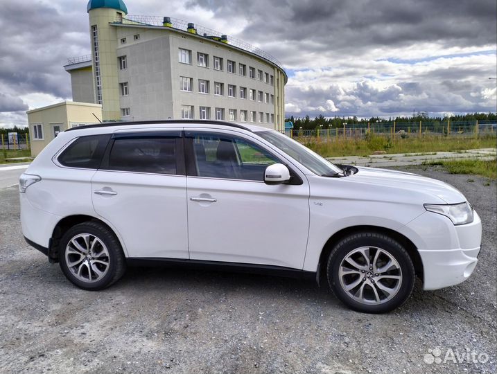 Mitsubishi Outlander 3.0 AT, 2013, 239 400 км