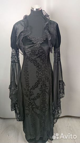 Новое готическое платье с кружевом 42р