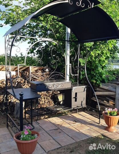 Мангал с крышей