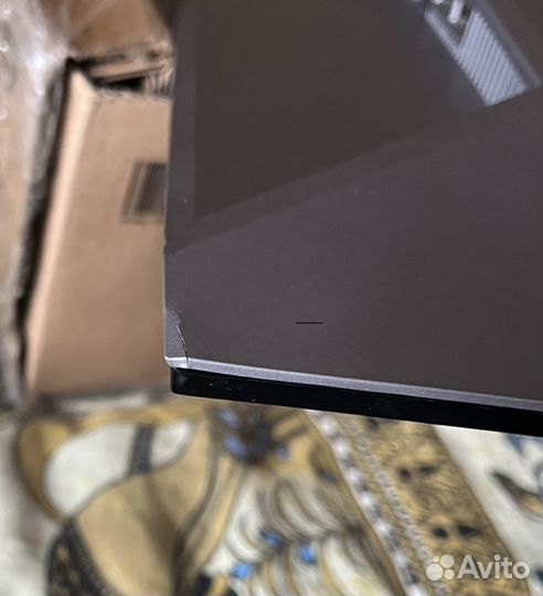 HP Z27U G3 с дефектом