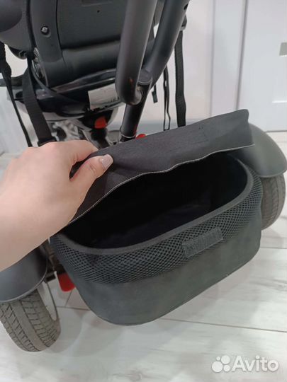 Велосипед трёхколёсный с ручкой Bentley