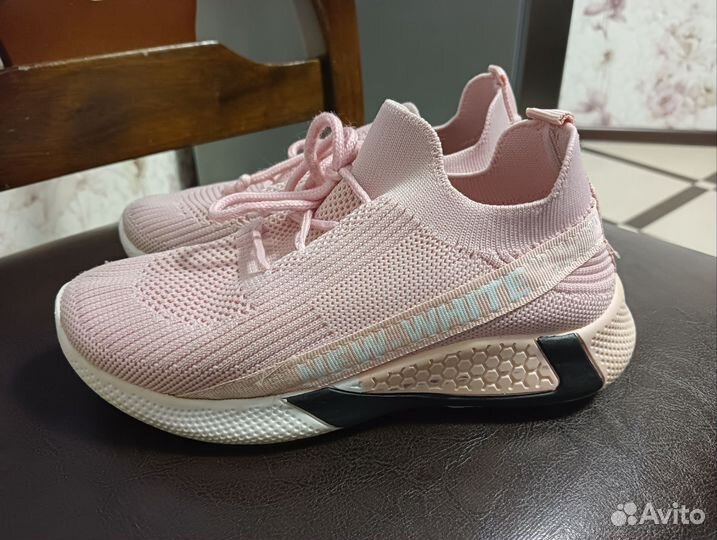 Продам кроссовки для девочки