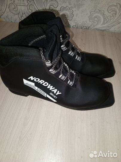 Лыжные ботинки