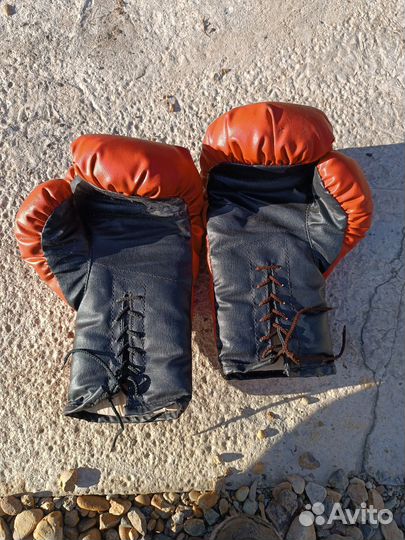 Боксерские перчатки
