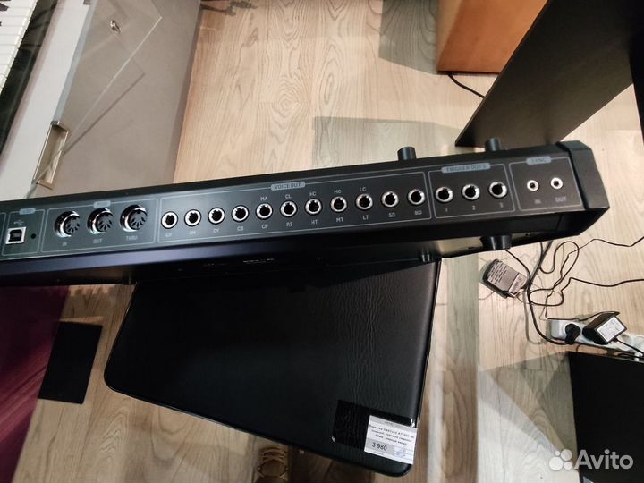 Аналоговая драм-машина Behringer RD-8