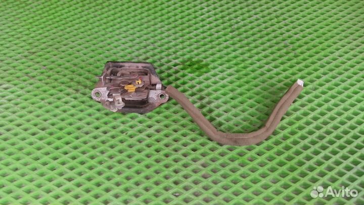 Замок багажника Nissan Primera P11