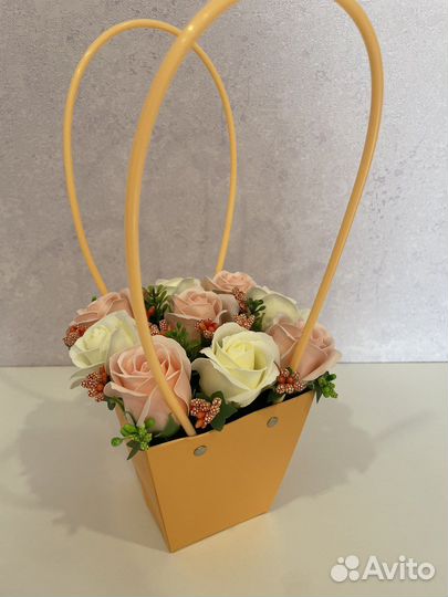 Корзинка с мыльными розами