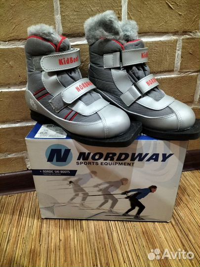 Лыжные ботинки