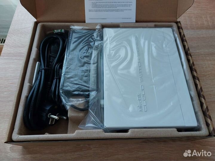 Коммутатор Mikrotik CRS112-8P-4S-IN новый