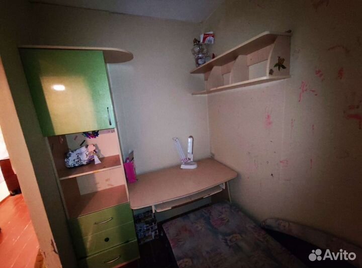 Шкаф в детскую комнату,стол и полочка