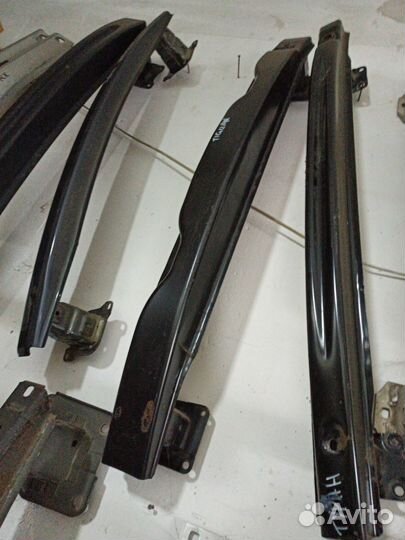 Усилитель заднего бампера Tiguan 1