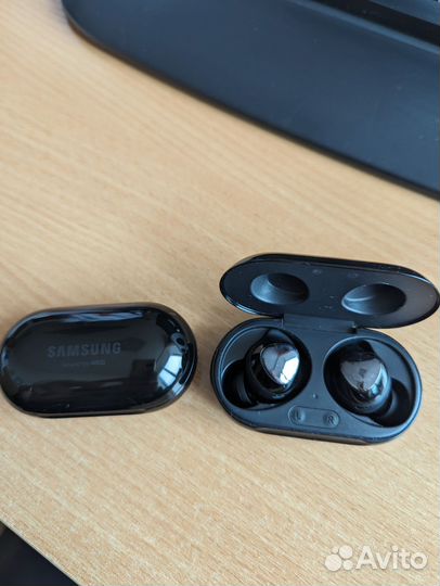 Беспроводные наушники Samsung Galaxy buds plus