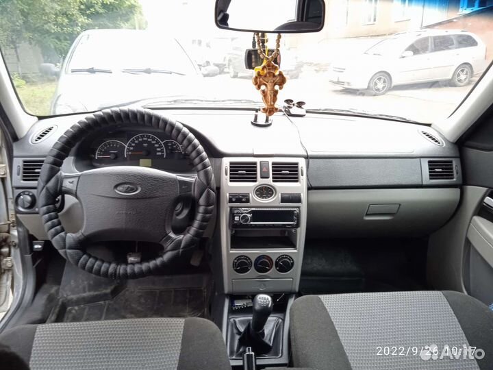 LADA Priora 1.6 МТ, 2010, битый, 137 000 км