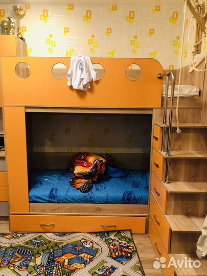 Двухъярусная кровать