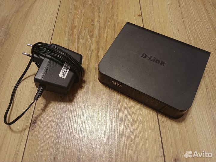 Три коммутатора / свитча D-Link и TP-Link разные