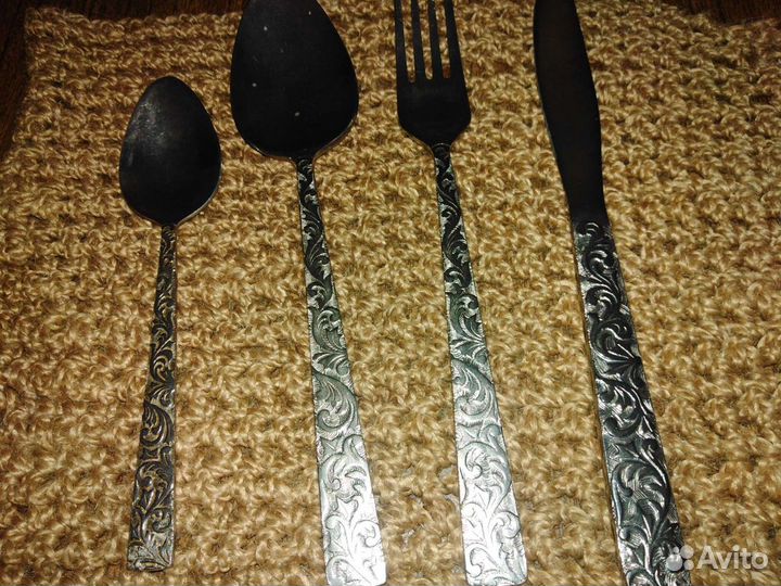 Набор новых столовых приборов. 24 предмета