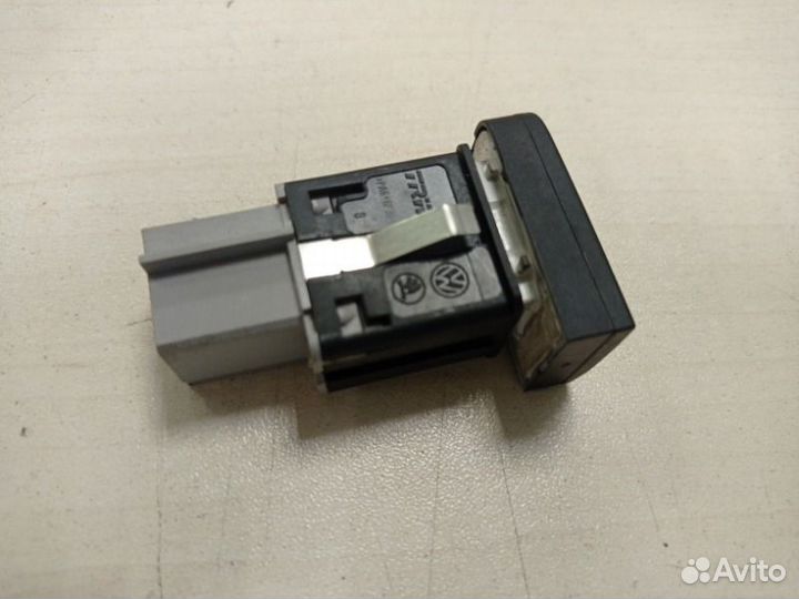 Кнопка обогрева сидений левая Volkswagen Polo cfna