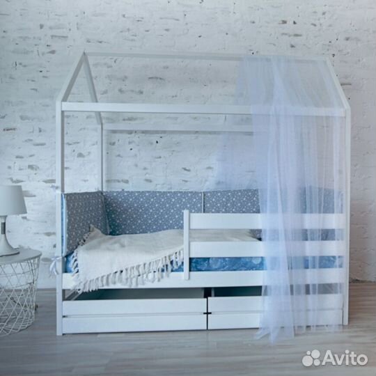 Детская кровать с домиком