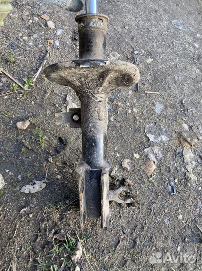 Переднии стойки