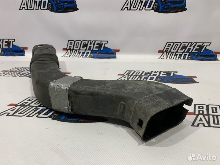 Воздуховод BMW 750i 13717577473