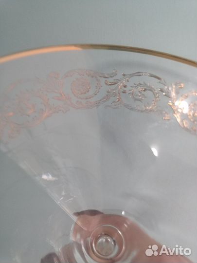 Бокалы рюмки под мартини