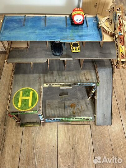 Парковка деревянная для машинок детская гараж