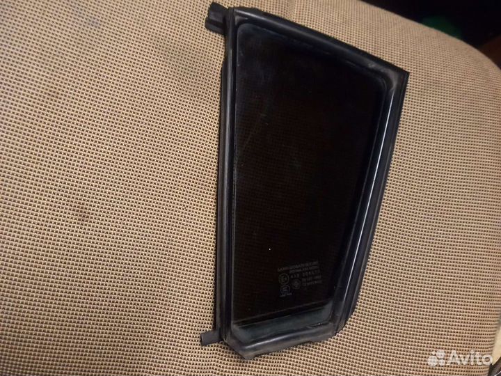 Мазда 3 вк седан левая форточка