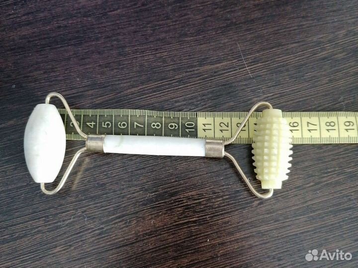 Массажер для лица нефритовый