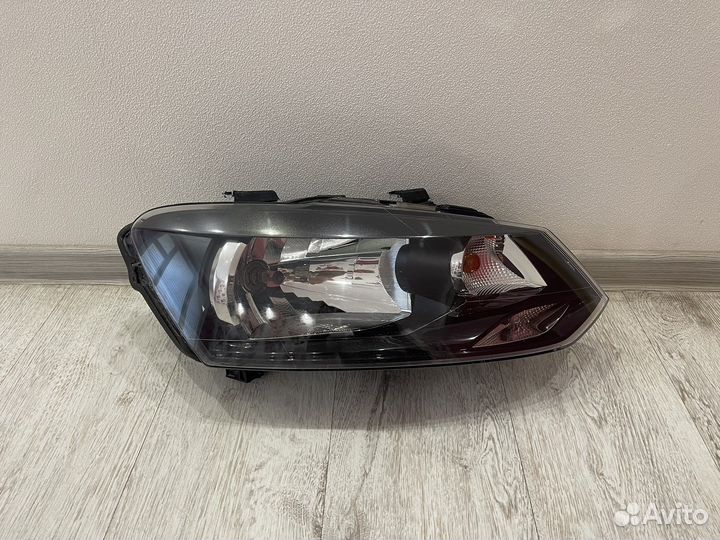 Фара правая Volkswagen Polo 5 до рест