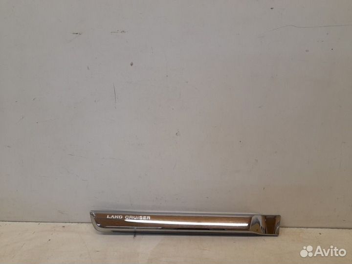 Молдинг двери задний правый Toyota Land Cruiser