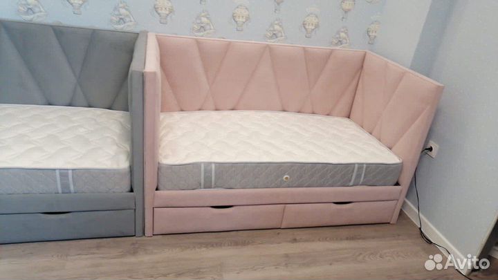 Детская кровать с мягким изголовьем новая