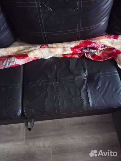 Кожаный угловой диван бу