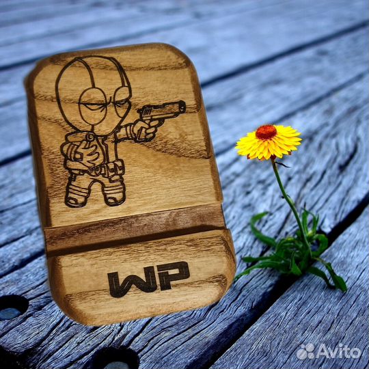 Подставка для телефона из дерева