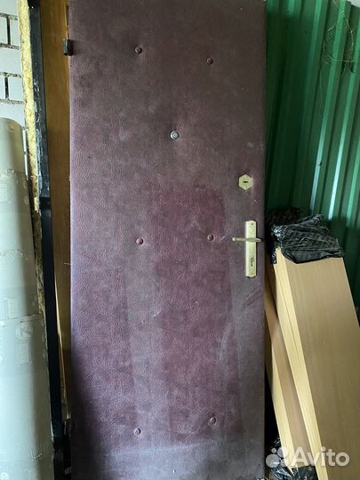 Дверь входная металлическая (в подьезд) б/у