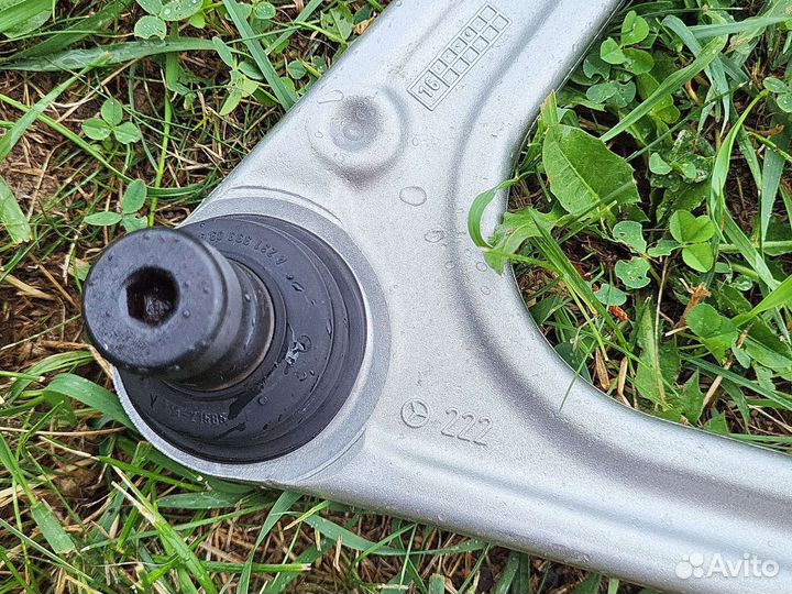 Рычаг верхний передний правый Mercedes W222