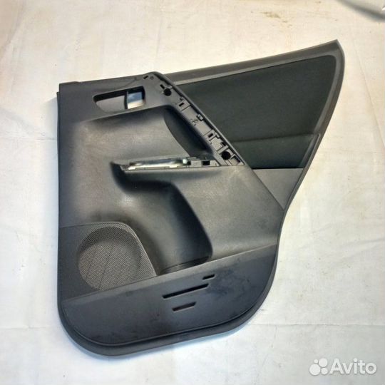 Обшивка двери задняя правая Toyota Rav 4