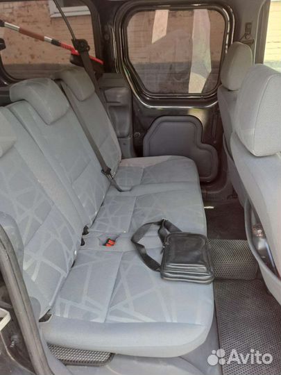 Ford Tourneo Connect 1.8 МТ, 2010, 220 000 км