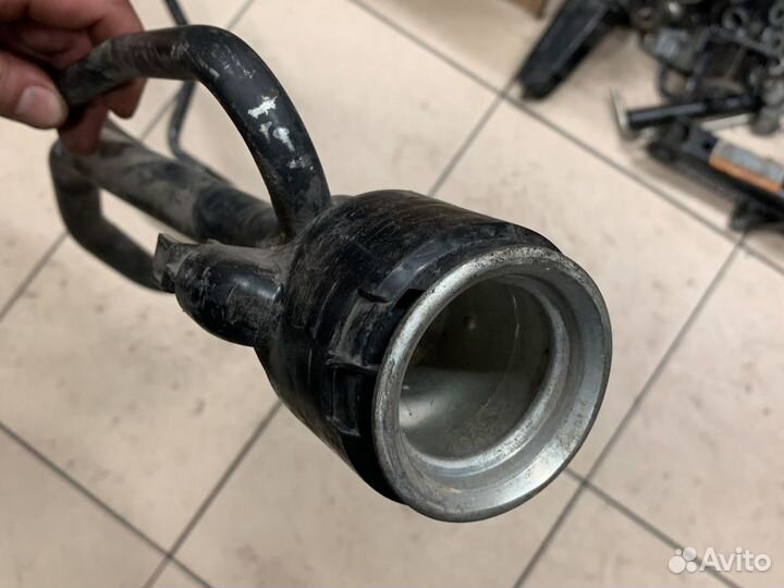 Заливная горловина lexus LS