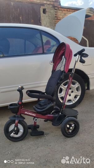 Трехколесный велосипед с ручкой Kreiss