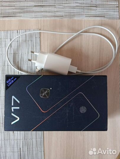 Смартфон бу vivo v17