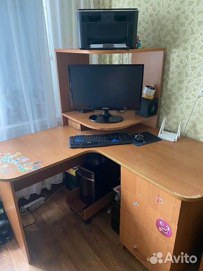 Компьютерный стол бесплатно