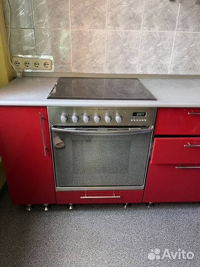 Кухонный гарнитур угловой бу с техникой