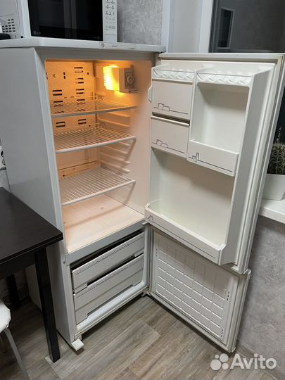 Холодильник двухкамерный бирюса