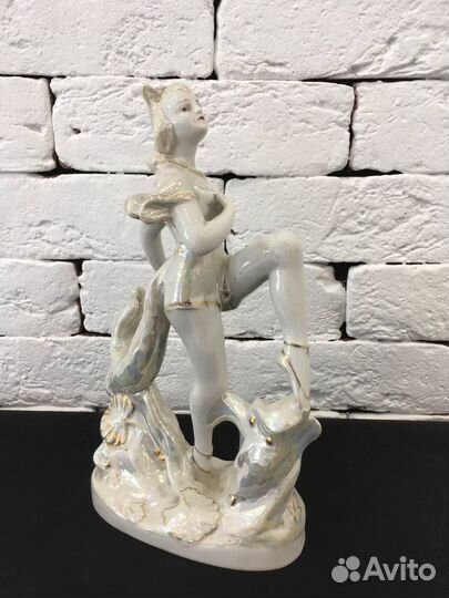 Фарфоровая статуэтка «Балерина в образе кошки»