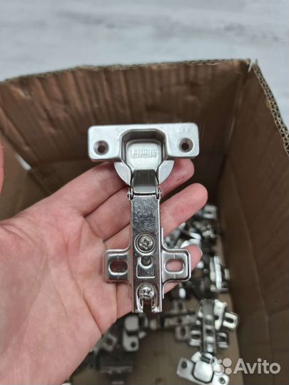 Петли для дверей