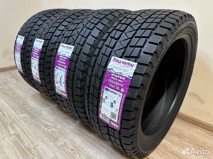 Tourador Winter Pro TSS1 255/45 R19 113V