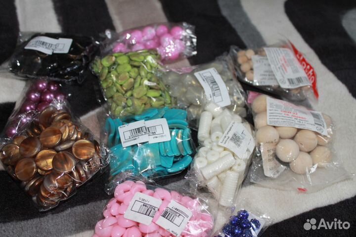 Ленты бусины и пуговицы