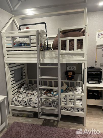Кровать двухьярусная