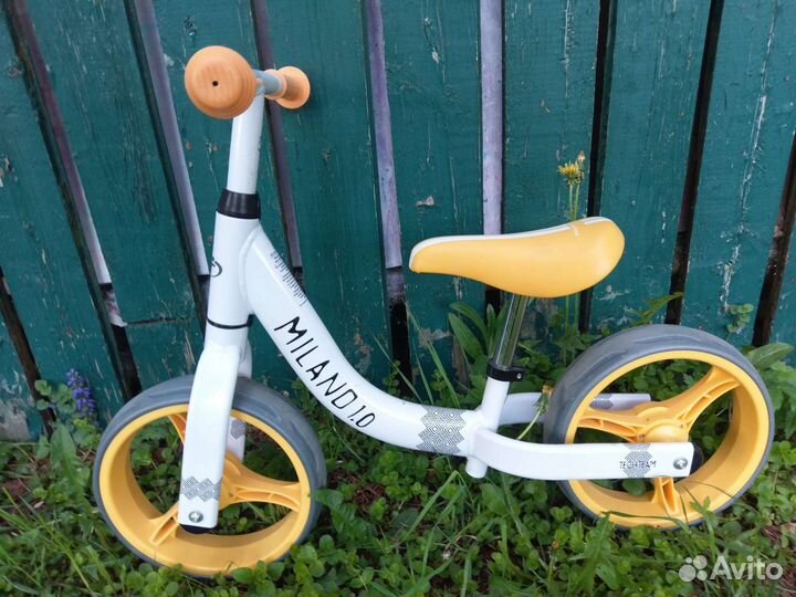 Продаю беговел