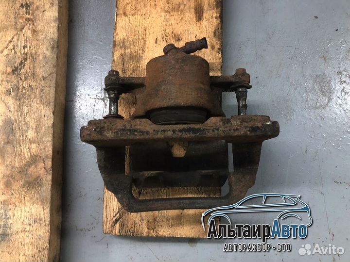 Суппорт передний правый Lexus RX300 RX1 RX